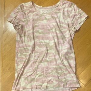 Gap woman’s Pink Camo Print T-Shirt